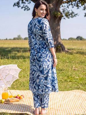 women floral printed regular cotton kurta with trousers 6