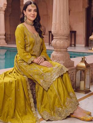 women ethnic motifs embroidered regular kurta with sharara & with dupatta 2