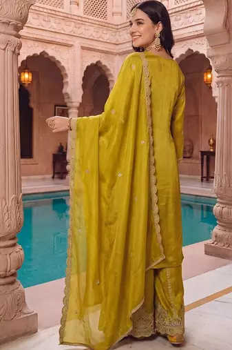 women ethnic motifs embroidered regular kurta with sharara & with dupatta