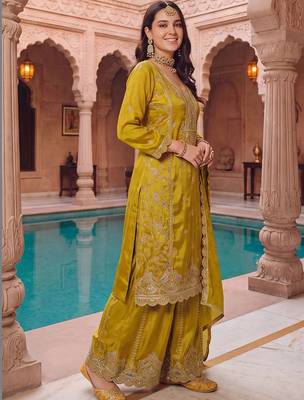 women ethnic motifs embroidered regular kurta with sharara & with dupatta 5