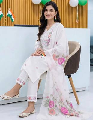 women floral embroidered regular thread work kurta with trousers & with dupatta 2