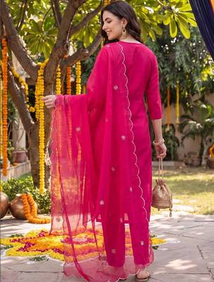 women ethnic motifs embroidered regular thread work kurta with trousers & with dupatta 2
