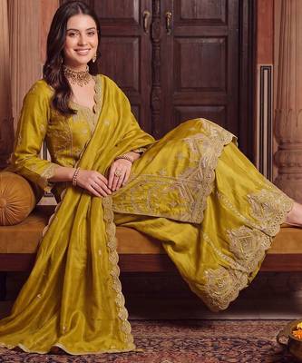 women ethnic motifs embroidered regular kurta with sharara & with dupatta 2