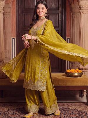 women ethnic motifs embroidered regular kurta with sharara & with dupatta 3
