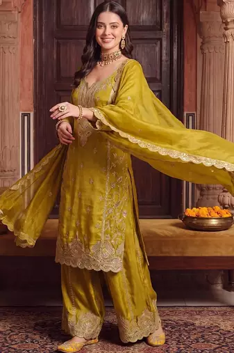 women ethnic motifs embroidered regular kurta with sharara & with dupatta