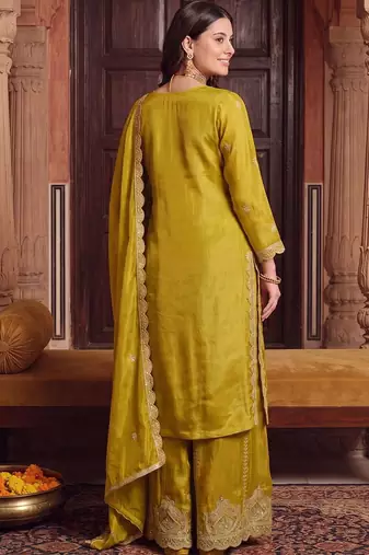 women ethnic motifs embroidered regular kurta with sharara & with dupatta
