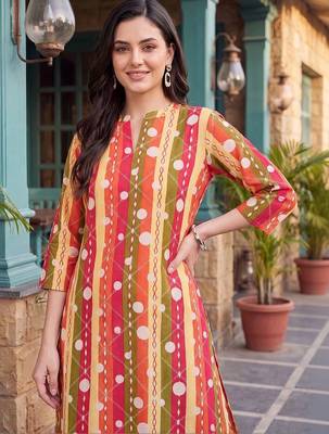 women printed regular cotton kurta with trousers 5