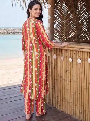 women printed regular cotton kurta with trousers 3