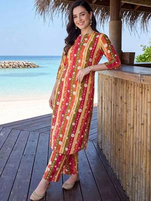 women printed regular cotton kurta with trousers 5