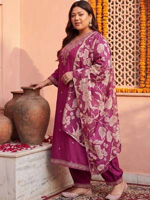 women floral embroidered regular thread work kurta with patiala & with dupatta 4