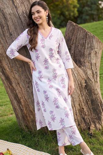 women floral printed regular cotton kurta with trousers