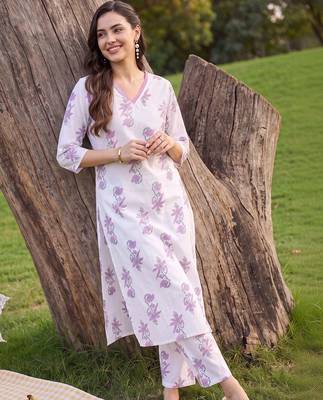women floral printed regular cotton kurta with trousers 3