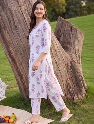 women floral printed regular cotton kurta with trousers 4