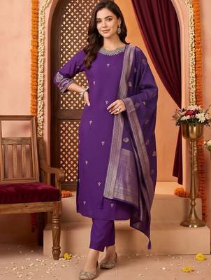 women ethnic motifs embroidered regular kurta with trousers & with dupatta 6