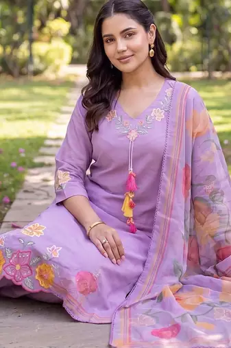 women floral embroidered regular thread work kurta with trousers & with dupatta