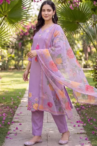 women floral embroidered regular thread work kurta with trousers & with dupatta