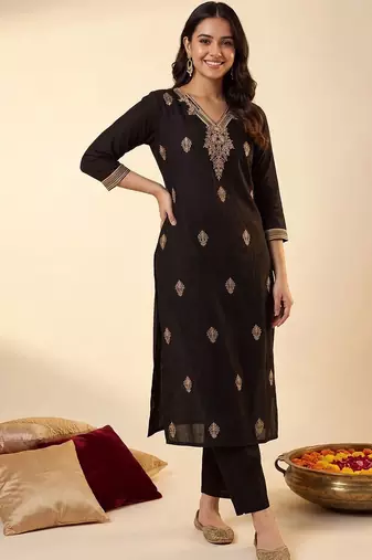 women ethnic motifs embroidered regular thread work kurta with trousers