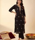 women ethnic motifs embroidered regular thread work kurta with trousers
