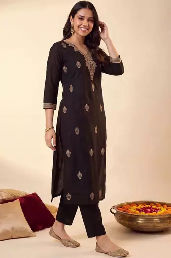women ethnic motifs embroidered regular thread work kurta with trousers