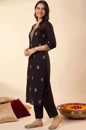 women ethnic motifs embroidered regular thread work kurta with trousers
