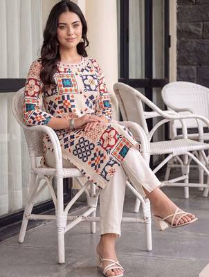 women printed regular kurta with trousers 2