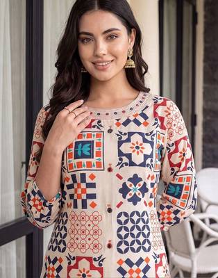 women printed regular kurta with trousers 3
