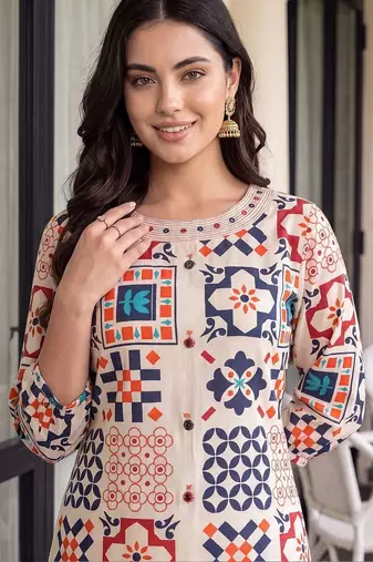 women printed regular kurta with trousers