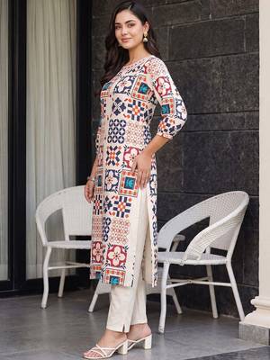 women printed regular kurta with trousers 4
