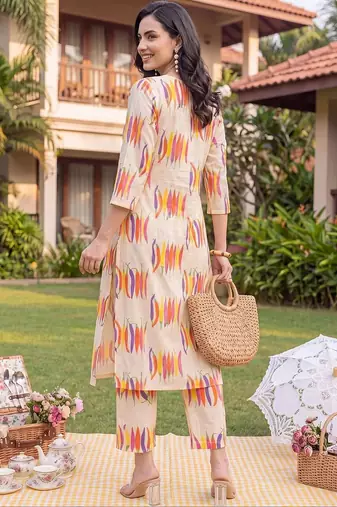 women printed regular cotton kurta with trousers