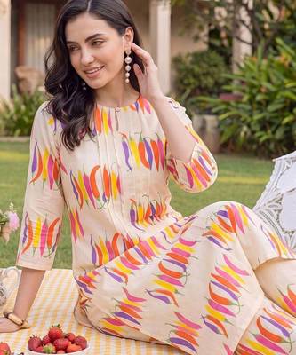 women printed regular cotton kurta with trousers 5