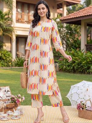 women printed regular cotton kurta with trousers 6