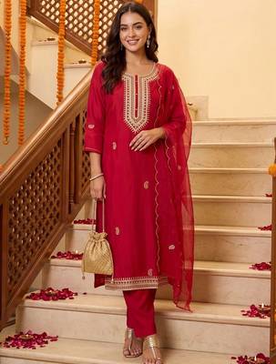 women ethnic motifs embroidered regular kurta with trousers & with dupatta 1