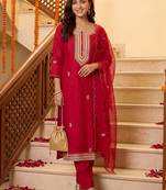 women ethnic motifs embroidered regular kurta with trousers & with dupatta