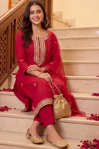 women ethnic motifs embroidered regular kurta with trousers & with dupatta