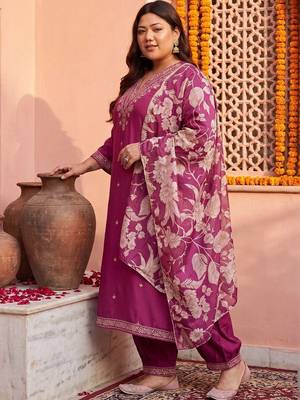 women floral embroidered regular kurta with salwar & with dupatta 3