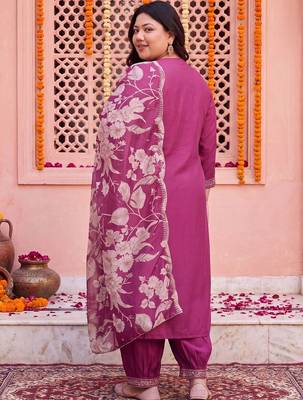 women floral embroidered regular kurta with salwar & with dupatta 4