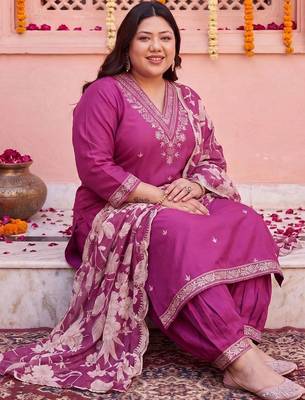women floral embroidered regular kurta with salwar & with dupatta 5