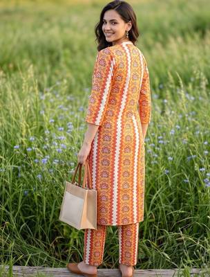 women ethnic motifs printed regular cotton kurta with trousers 4