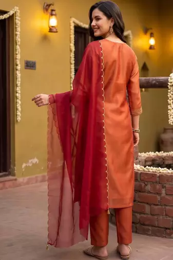 women ethnic motifs embroidered regular thread work kurta with trousers & with dupatta