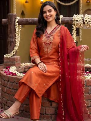 women ethnic motifs embroidered regular thread work kurta with trousers & with dupatta 5