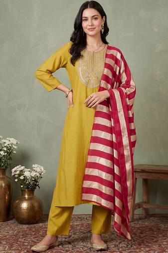 women ethnic motifs embroidered regular thread work kurta with trousers & with dupatta
