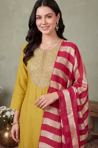 women ethnic motifs embroidered regular thread work kurta with trousers & with dupatta