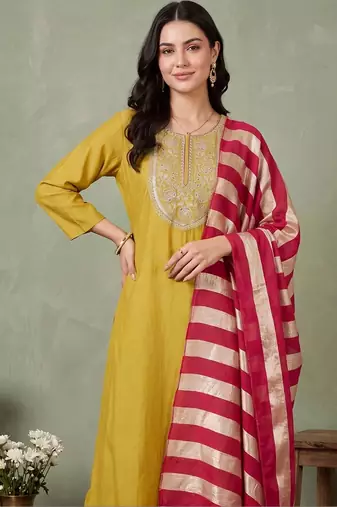 women ethnic motifs embroidered regular thread work kurta with trousers & with dupatta