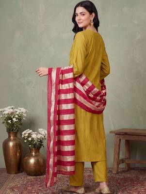 women ethnic motifs embroidered regular thread work kurta with trousers & with dupatta 6