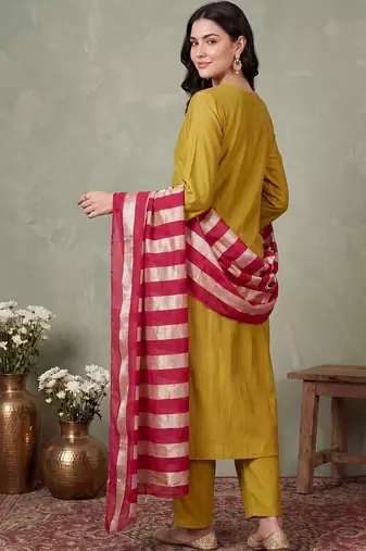 women ethnic motifs embroidered regular thread work kurta with trousers & with dupatta