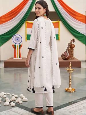 women ethnic motifs embroidered regular thread work kurta with trousers & with dupatta 6