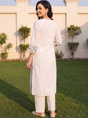 women ethnic motifs embroidered regular mirror work cotton kurta with trousers & with dupatta 4