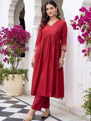 women empire thread work liva kurta with trousers 2