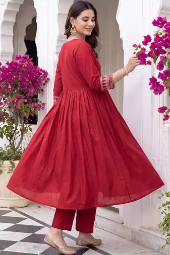 women empire thread work liva kurta with trousers