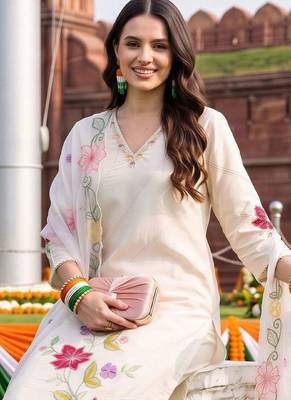 women floral embroidered regular thread work kurta with trousers & with dupatta 2